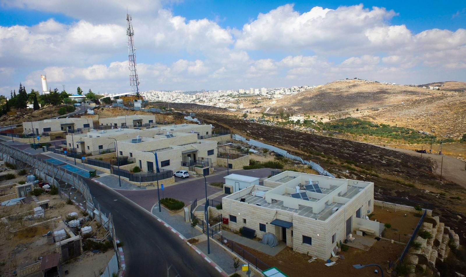 פרויקט דו־משפחתיים, בית חגי